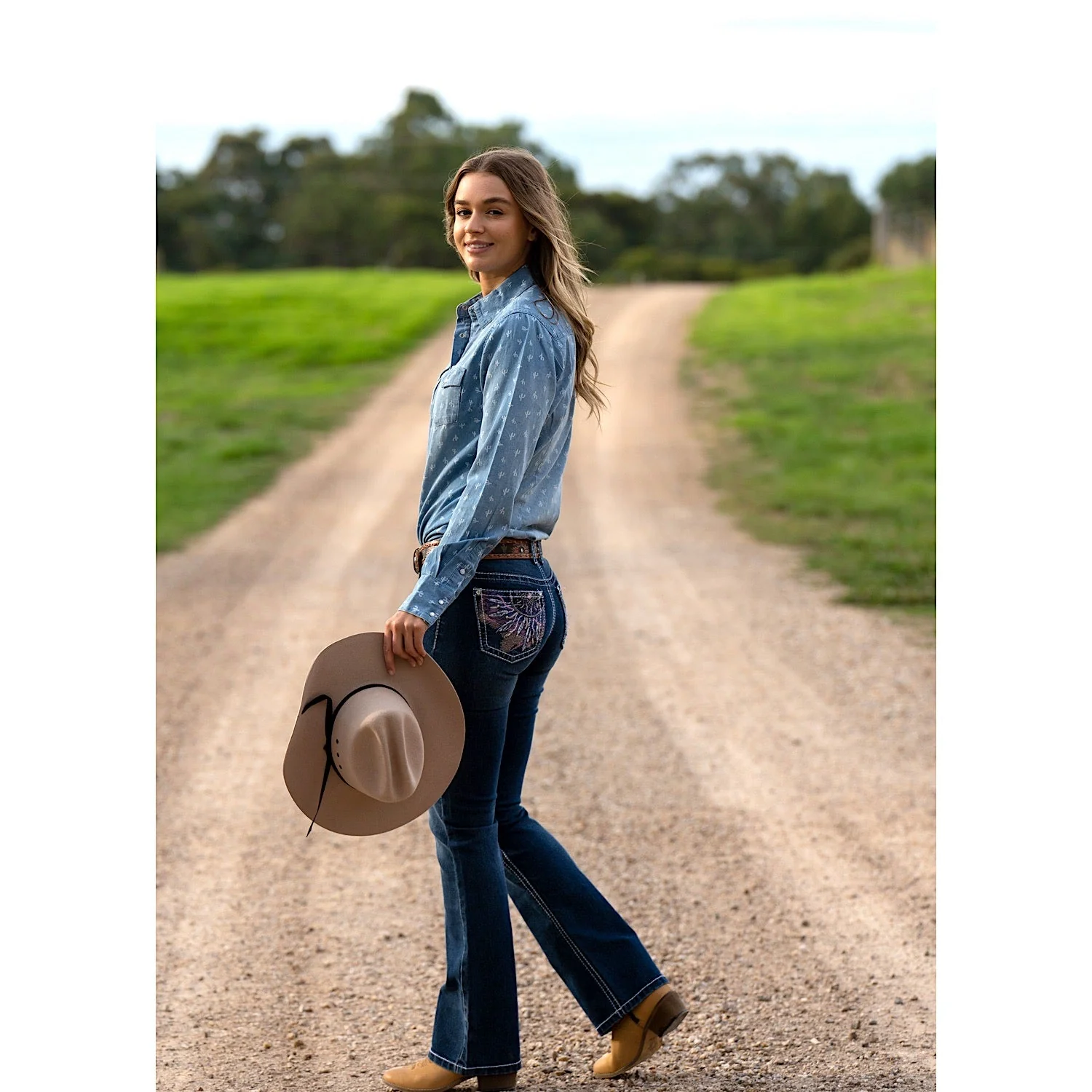 Pure Western Women's Willa Boot Cut Jean 32" Leg Evening Sky - Image 4